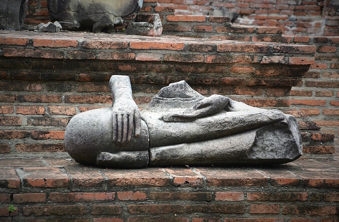 Nhiều công trình tượng Phật đã bị phá hoại trong thời chiến hoặc hao mòn theo thời gian