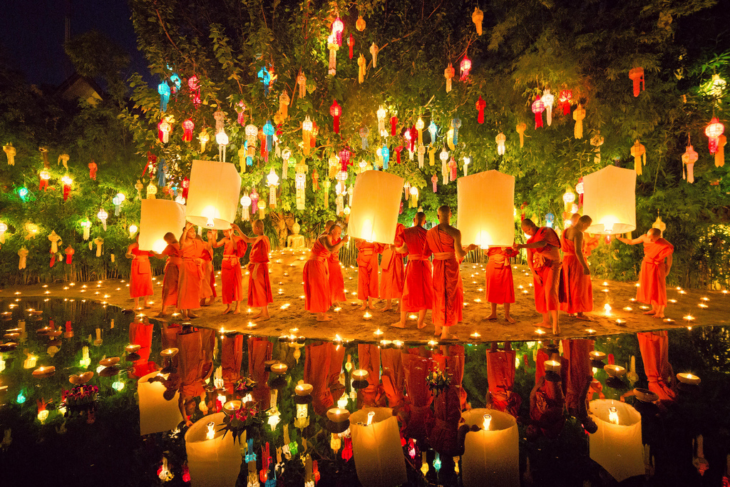 Mừng lễ hội Loy Krathong hàng năm