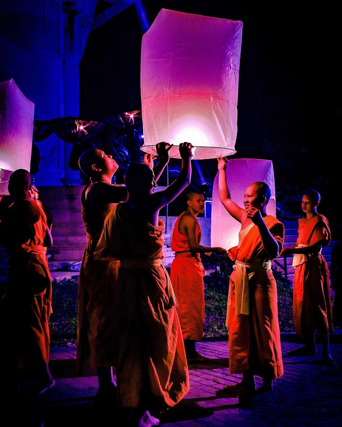 Lễ hội ánh sáng Yi Peng diễn ra cùng thời điểm với Loy Krathong