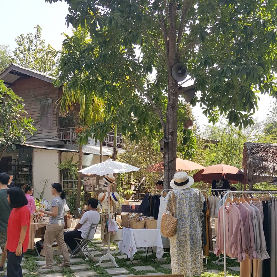 Đặc biệt, ở đây thường có chợ vào buổi sáng mang tên “Morning Market at Bann Kang Wat” 