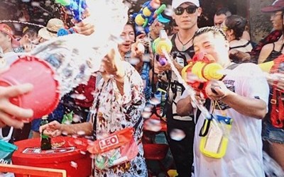 Cách giới trẻ ăn mừng tết Thái Lan Songkran có gì khác biệt so với tết truyền thống thông thường