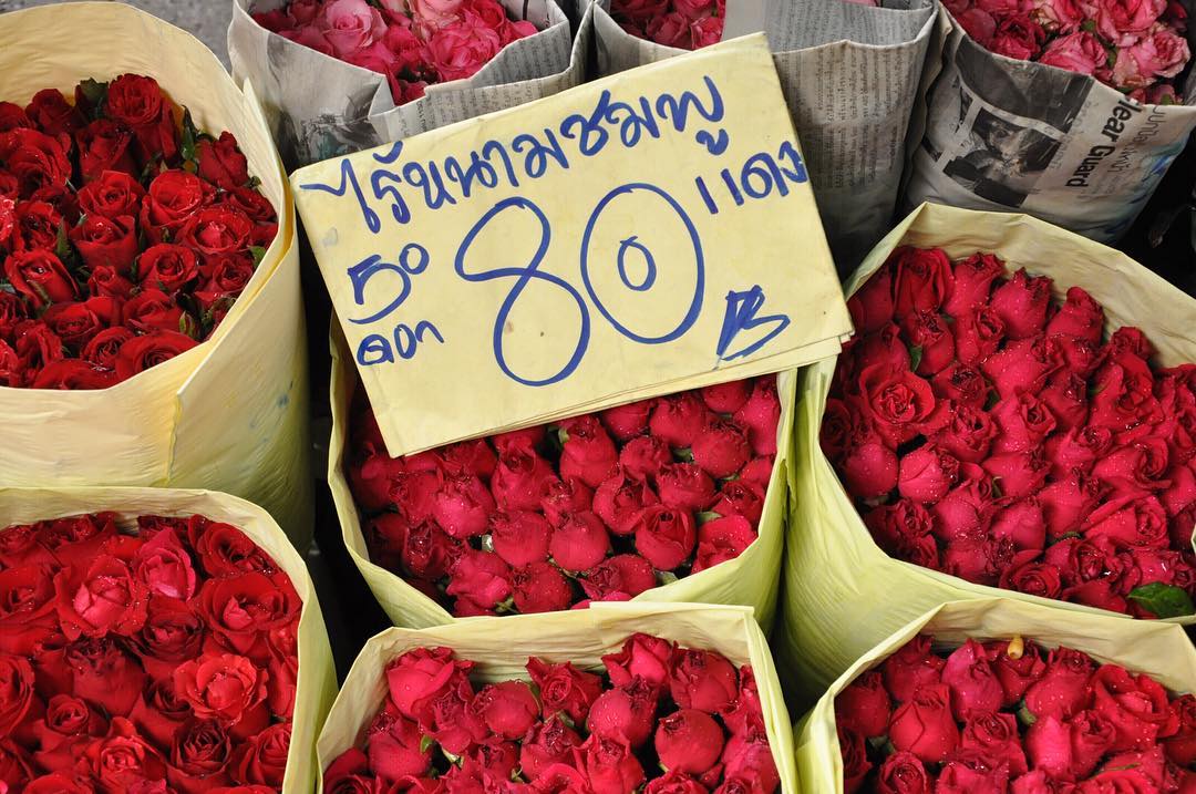 Mặc dù các chủ hàng sẽ bán hoa theo cân hoặc gói sẵn nhưng du khách vẫn có thể mua lẻ nếu muốn.