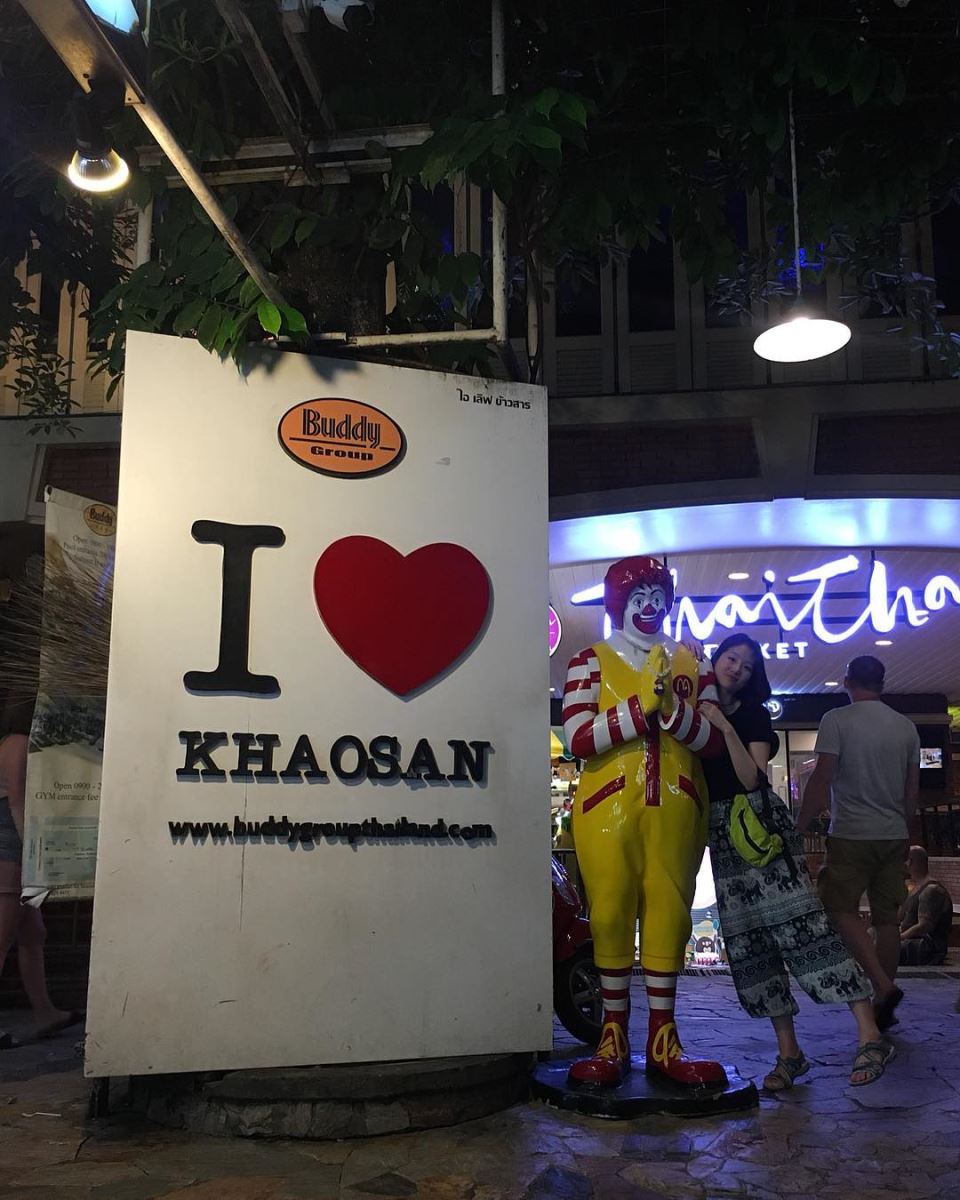 Khao San là nơi thích hợp để ăn uống và quẩy bar