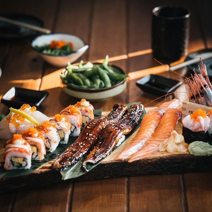 Các món ăn được bày biện đẹp mắt và mang đậm hương vị kiểu Nhật