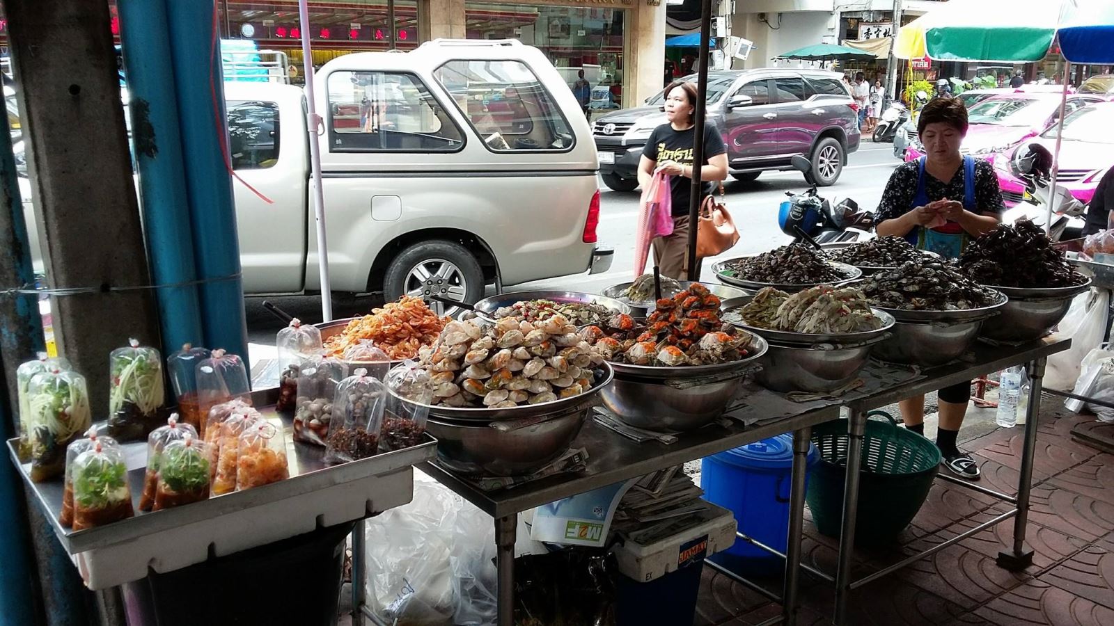 Je Da Poomadong hiện là cửa hàng bán hải sản lâu năm tại Bangkok