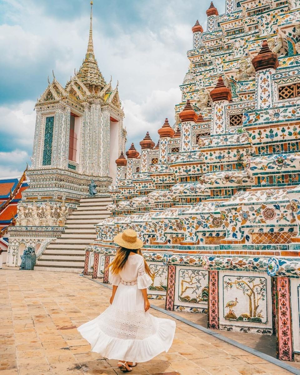 Ngôi đền Wat Arun đẹp lộng lẫy trong ánh chiều hoàng hôn của Bangkok