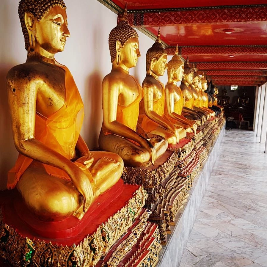 Ngôi chùa Wat Pho nổi tiếng với bức tượng Phật nằm to lớn phủ vàng ở Thái Lan