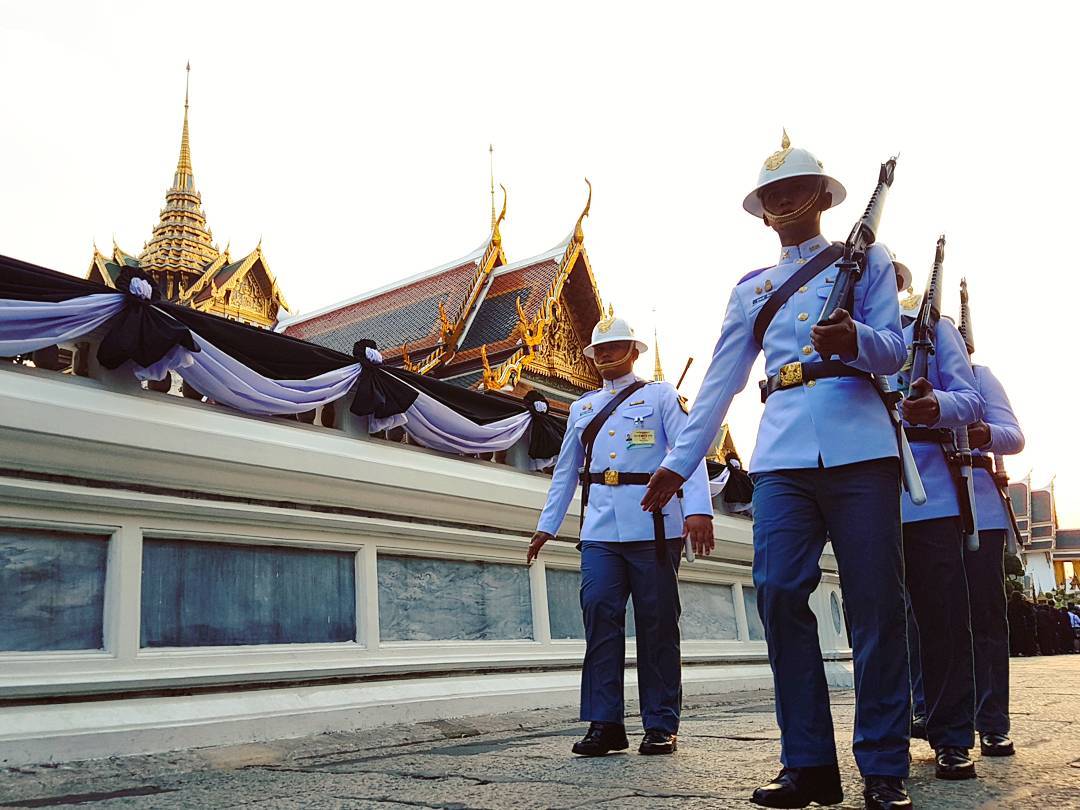 Khi vào thăm Hoàng Cung (Grand Place), Wat Arun, Wat Pho… nên ăn mặc lịch sự
