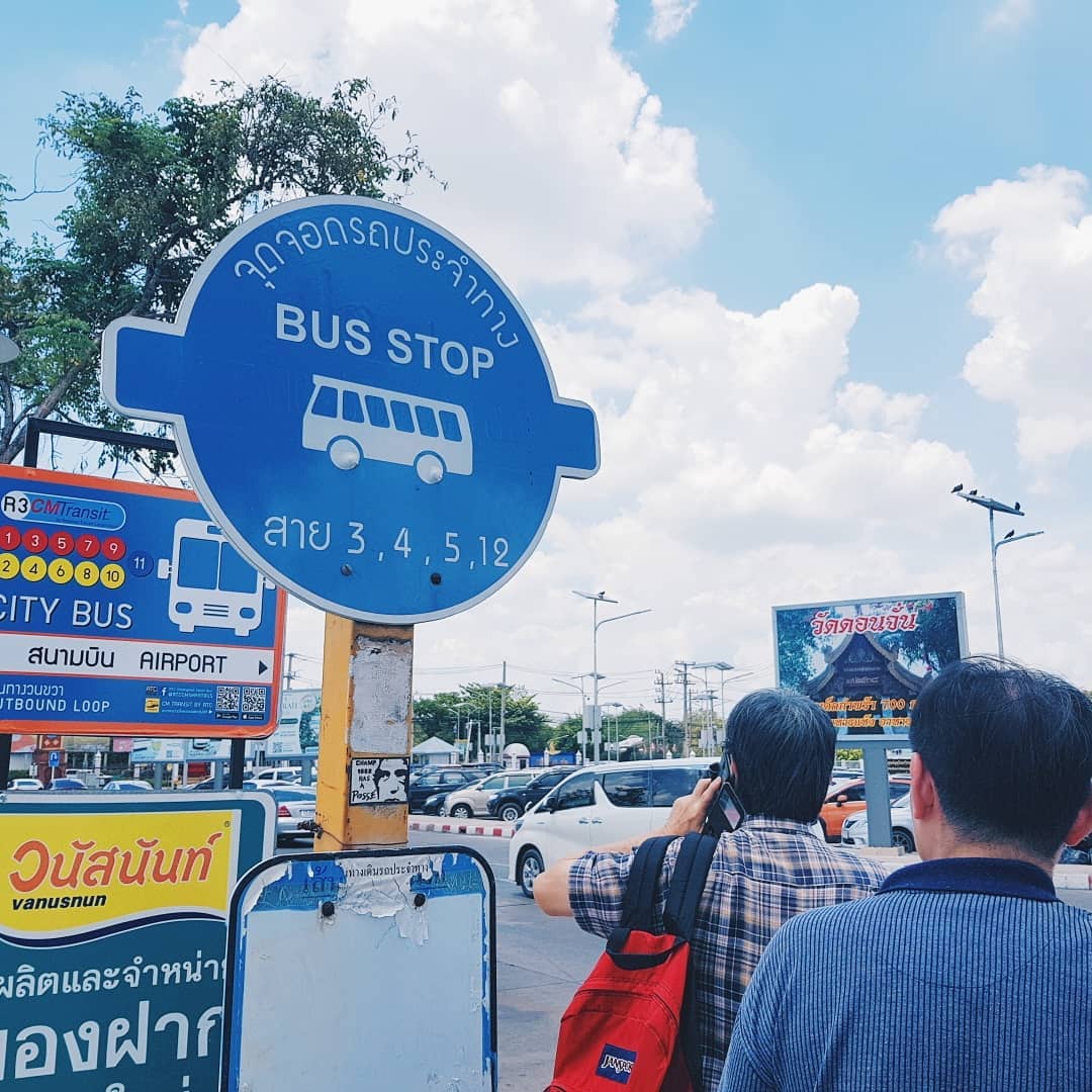 Bến xe bus ở Thái Lan